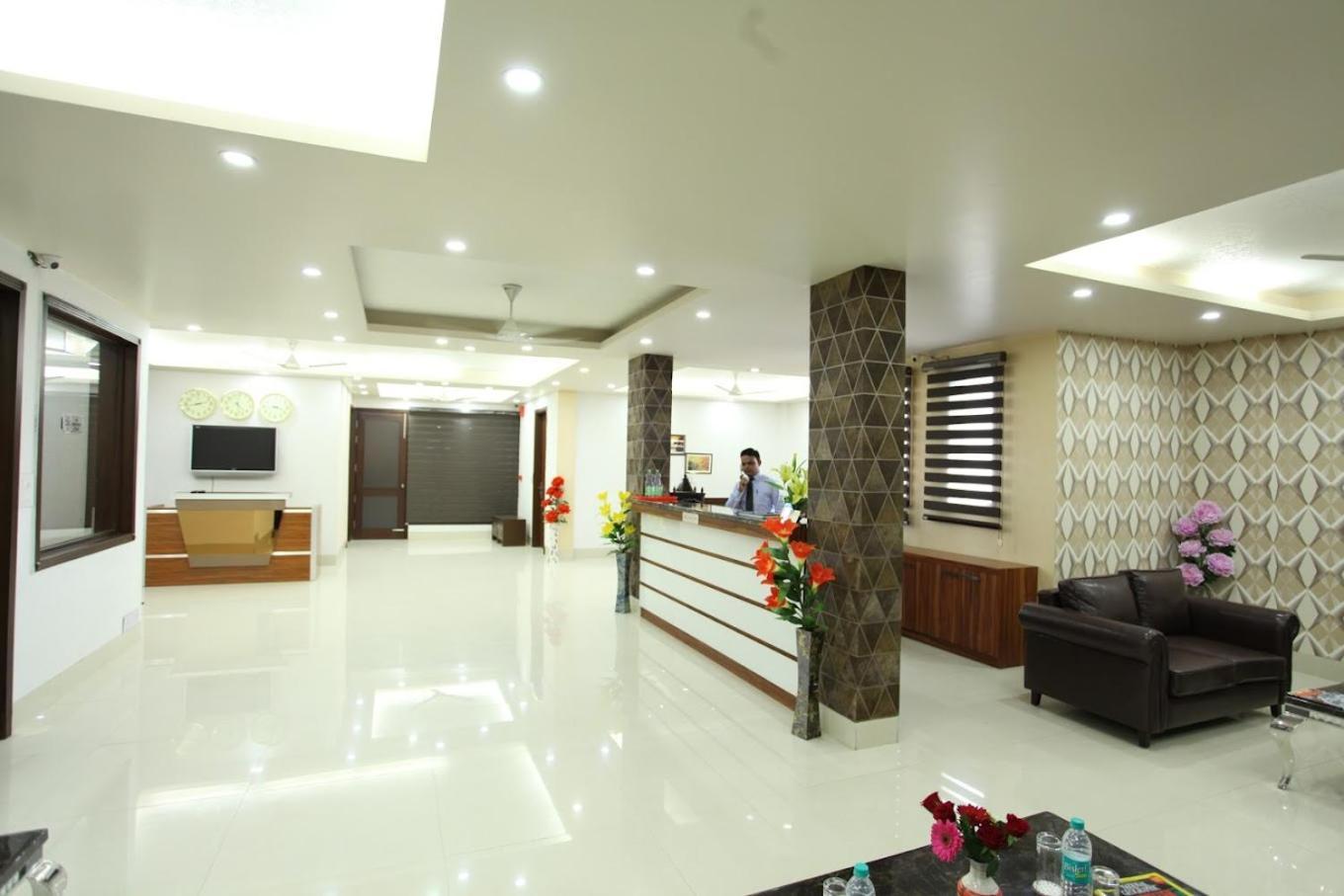 Hotel Hc Grand New Delhi Buitenkant foto