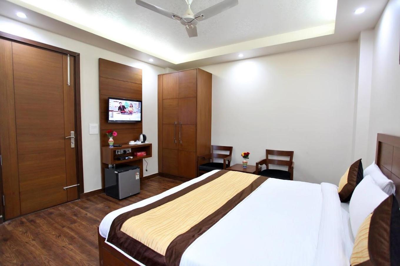 Hotel Hc Grand New Delhi Buitenkant foto