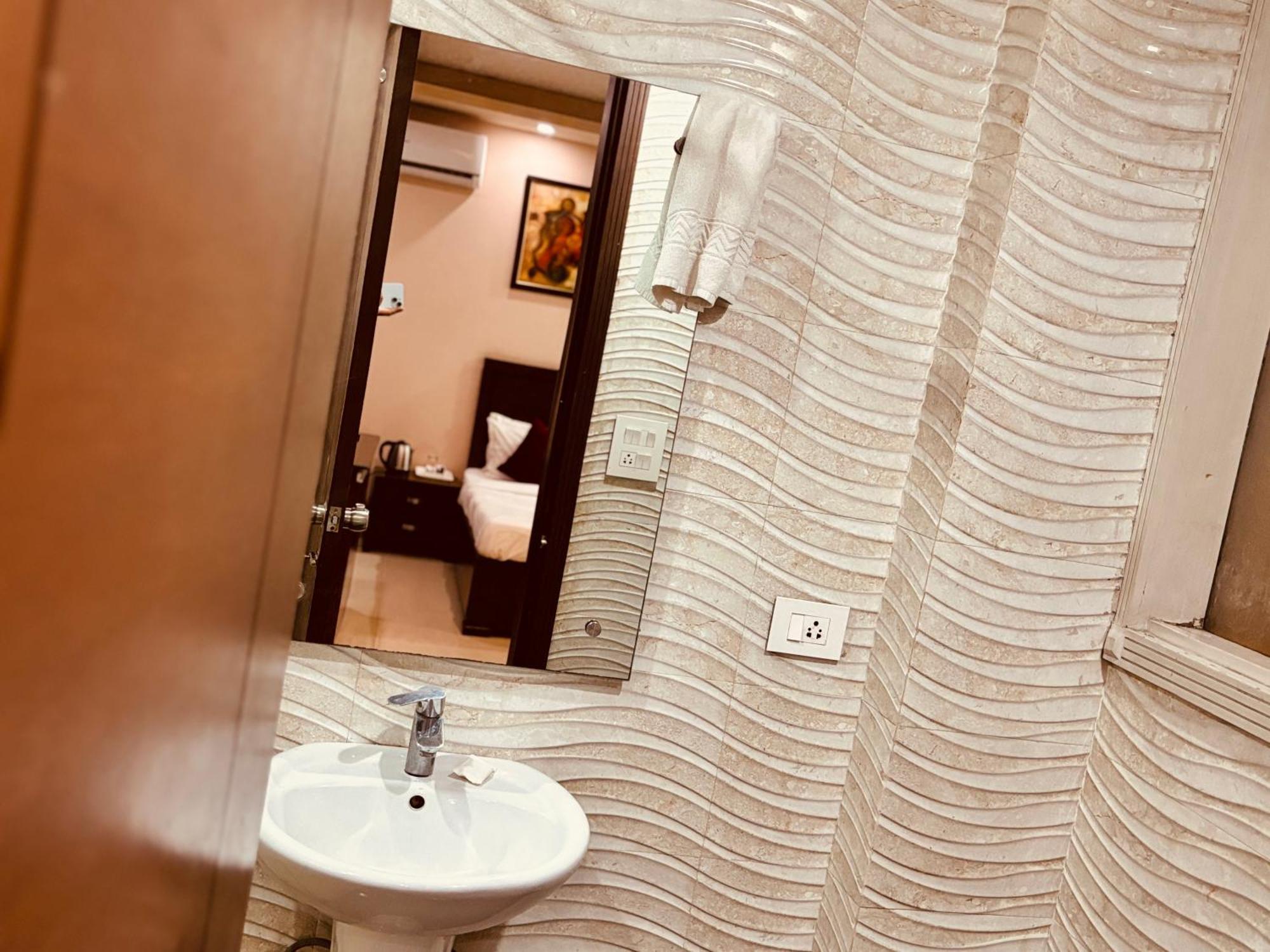 Hotel Hc Grand New Delhi Buitenkant foto
